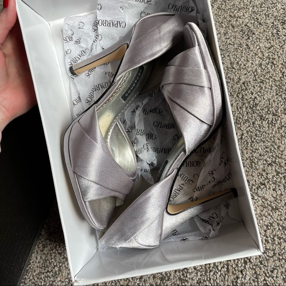 Silver Heels - Picture 3 of 12